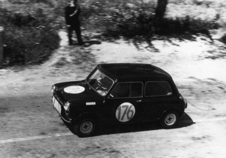 Rupert Jones i Harry Ratcliffe - Morris Mini Cooper S.